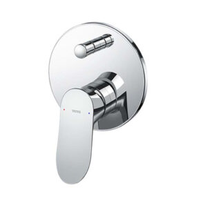 Chrome wall-mounted shower valve with round plate and single lever, Toto, featuring red and blue temperature indicators.
